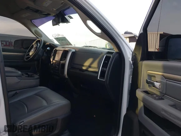✅ 2017 Ram 2500 SLT • VIN: 3C6UR5DL6HG725402 • Лот: 41196562. Опубліковано раніше на IAAI з пробігом 103 290 миль. Безкоштовний доступ до архіву аукціонних продажів зі США та докладний звіт про історію автомобіля на DreamBid. Зображення 5.