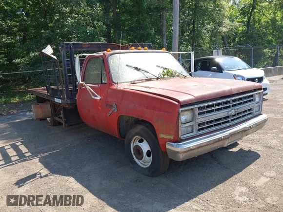 ✅ 1988 CHEVROLET R30 • VIN: 1GBHR34K1JJ117964 • Lot: 42549223. Wystawiony na IAAI z przebiegiem Nie podano. Bezpłatny archiwum sprzedaży aukcyjnych z USA i szczegółowy raport historii pojazdu na DreamBid. Zdjęcie 1.