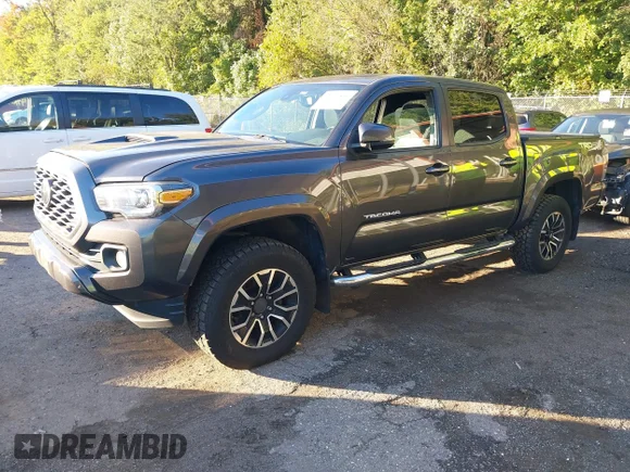 ✅ 2021 Toyota Tacoma SR • VIN: 3TMCZ5AN2MM385302 • Lot: 43406839. Wystawiony na IAAI z przebiegiem 132 442 mil. Bezpłatny archiwum sprzedaży aukcyjnych z USA i szczegółowy raport historii pojazdu na DreamBid. Zdjęcie 2.