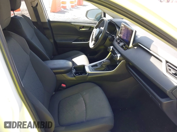 ✅ 2025 Toyota RAV4 XLE • VIN: 2T3W1RFVXSC330565 • Lot: 44883437. Wystawiony na IAAI z przebiegiem 23 355 mil. Bezpłatny archiwum sprzedaży aukcyjnych z USA i szczegółowy raport historii pojazdu na DreamBid. Zdjęcie 5.