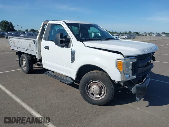 ✅ 2017 Ford F-250 XL • VIN: 1FDBF2A69HED12429 • Lot: 45020112. Wystawiony na IAAI z przebiegiem 67 674 mil. Bezpłatny archiwum sprzedaży aukcyjnych z USA i szczegółowy raport historii pojazdu na DreamBid. Zdjęcie 1.