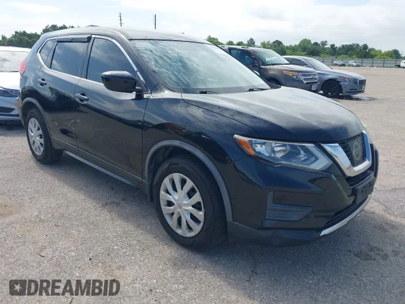 ✅ 2017 Nissan Rogue S • VIN: JN8AT2MT4HW400555 • Lot: 45268809. Wystawiony na IAAI z przebiegiem 135 806 mil. Bezpłatny archiwum sprzedaży aukcyjnych z USA i szczegółowy raport historii pojazdu na DreamBid. Zdjęcie 1.