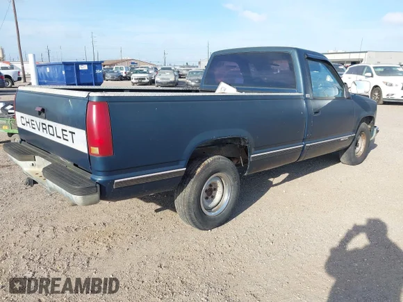 ✅ 1988 Chevrolet Silverado 1500 • VIN: 1GCDC14K0JE114921 • Lot: 44526173. Wystawiony na IAAI z przebiegiem 325 441 mil. Bezpłatny archiwum sprzedaży aukcyjnych z USA i szczegółowy raport historii pojazdu na DreamBid. Zdjęcie 4.