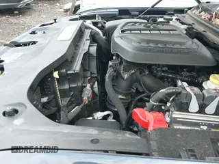 ✅ 2024 Jeep Wagoneer Series III • VIN: 1C4SJVDP0RS171570 • Lot: 43804642. Wystawiony na IAAI z przebiegiem 63 696 mil. Bezpłatny archiwum sprzedaży aukcyjnych z USA i szczegółowy raport historii pojazdu na DreamBid. Zdjęcie 20.