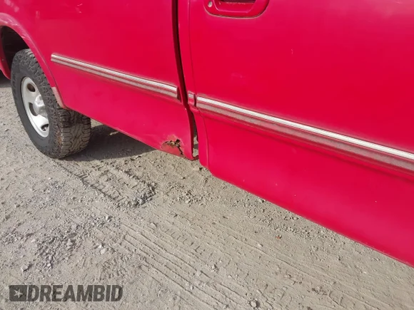 ✅ 1997 Ford F-150 • VIN: 1FTDF18W8VNA39606 • Lot: 43286836. Wystawiony na IAAI z przebiegiem 208 406 mil. Bezpłatny archiwum sprzedaży aukcyjnych z USA i szczegółowy raport historii pojazdu na DreamBid. Zdjęcie 6.