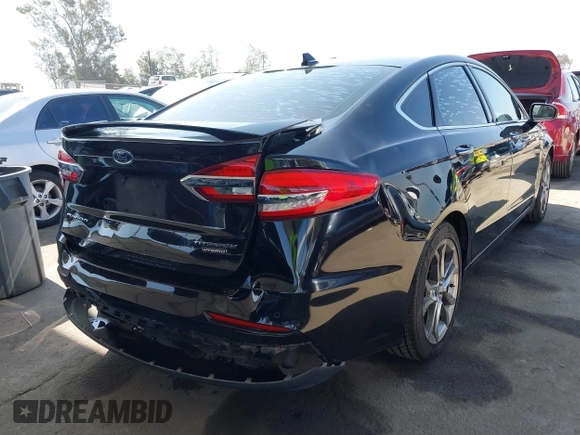 ✅ 2020 Ford Fusion Titanium • VIN: 3FA6P0RU5LR171025 • Lot: 42393339. Wystawiony na IAAI z przebiegiem 121 001 mil. Bezpłatny archiwum sprzedaży aukcyjnych z USA i szczegółowy raport historii pojazdu na DreamBid. Zdjęcie 4.