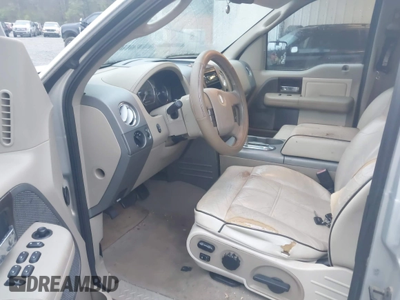 ✅ 2006 Lincoln Mark LT • VIN: 5LTPW16586FJ25675 • Lot: 44615959. Wystawiony na IAAI z przebiegiem 198 184 mil. Bezpłatny archiwum sprzedaży aukcyjnych z USA i szczegółowy raport historii pojazdu na DreamBid. Zdjęcie 5.