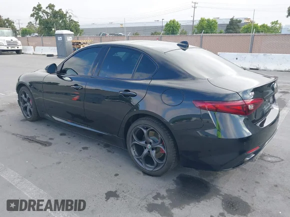 ✅ 2019 Alfa Romeo Giulia Ti Sport • VIN: ZARFANBNXK7604992 • Лот: 42463710. Опубликован ранее на IAAI с пробегом 49 754 миль. Бесплатный доступ к архиву аукционных продаж из США и подробный отчёт об истории автомобиля на DreamBid. Изображение 3.