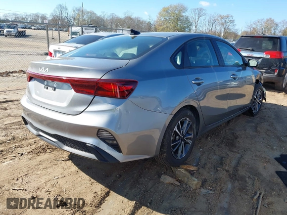 ✅ 2024 Kia Forte LXS • VIN: 3KPF24AD7RE710238 • Lot: 43860241. Wystawiony na IAAI z przebiegiem 32 811 mil. Bezpłatny archiwum sprzedaży aukcyjnych z USA i szczegółowy raport historii pojazdu na DreamBid. Zdjęcie 4.