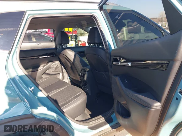 ✅ 2025 Kia Seltos EX • VIN: KNDER2AA4S7801572 • Lot: 44008859. Wystawiony na IAAI z przebiegiem 6 034 mil. Bezpłatny archiwum sprzedaży aukcyjnych z USA i szczegółowy raport historii pojazdu na DreamBid. Zdjęcie 8.