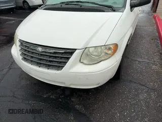 ✅ 2005 Chrysler Town & Country LX • VIN: 2C4GP44R15R552971 • Lot: 86546405. Listed on Copart with 149,028 mi. Free auction sales archive from the USA and detailed vehicle history report at DreamBid. Image 11.