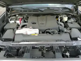 ✅ 2025 Toyota Tundra SR5 • VIN: 5TFLA5DB8SX266279 • Lot: 82633145. Listed on Copart with 4,818 mi. Free auction sales archive from the USA and detailed vehicle history report at DreamBid. Image 13.