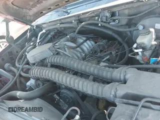 ✅ 1994 Ford Bronco Custom • VIN: 1FMEU15H2RLA86742 • Lot: 43535909. Wystawiony na IAAI z przebiegiem 188 431 mil. Bezpłatny archiwum sprzedaży aukcyjnych z USA i szczegółowy raport historii pojazdu na DreamBid. Zdjęcie 12.