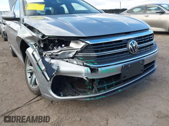 ✅ 2024 Volkswagen Jetta SE • VIN: 3VWEM7BU0RM015365 • Lot: 44037845. Wystawiony na IAAI z przebiegiem 55 532 mil. Bezpłatny archiwum sprzedaży aukcyjnych z USA i szczegółowy raport historii pojazdu na DreamBid. Zdjęcie 6.