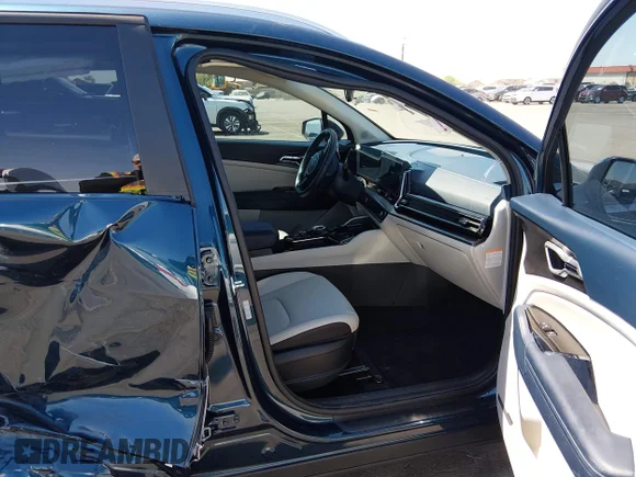 ✅ 2025 Kia Sportage EX • VIN: KNDPVCDG8S7240285 • Лот: 44811276. Опубліковано раніше на IAAI з пробігом 13 438 миль. Безкоштовний доступ до архіву аукціонних продажів зі США та докладний звіт про історію автомобіля на DreamBid. Зображення 5.