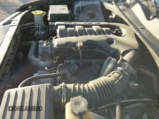 ✅ 2008 Chrysler 300 • VIN: 2C3LA33G98H284602 • Lot: 43662289. Wystawiony na IAAI z przebiegiem 154 056 mil. Bezpłatny archiwum sprzedaży aukcyjnych z USA i szczegółowy raport historii pojazdu na DreamBid. Zdjęcie 19.