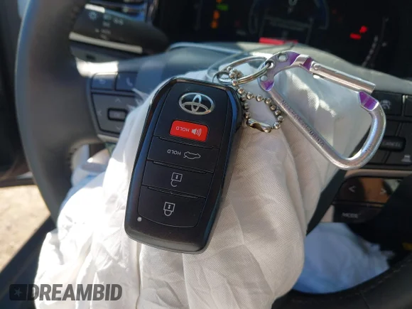 ✅ 2025 Toyota Camry SE • VIN: 4T1DBADK7SU028740 • Lot: 44317392. Wystawiony na IAAI z przebiegiem 6 646 mil. Bezpłatny archiwum sprzedaży aukcyjnych z USA i szczegółowy raport historii pojazdu na DreamBid. Zdjęcie 11.
