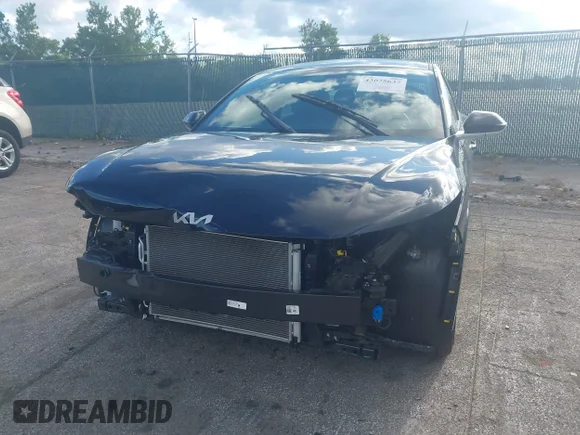 ✅ 2025 Kia K4 GT-Line • VIN: 3KPFW4DE2SE141667 • Lot: 43075637. Wystawiony na IAAI z przebiegiem 4 132 mil. Bezpłatny archiwum sprzedaży aukcyjnych z USA i szczegółowy raport historii pojazdu na DreamBid. Zdjęcie 6.