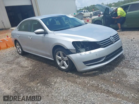 ✅ 2012 Volkswagen Passat SE • VIN: 1VWBP7A33CC023570 • Lot: 45446416. Wystawiony na IAAI z przebiegiem 157 014 mil. Bezpłatny archiwum sprzedaży aukcyjnych z USA i szczegółowy raport historii pojazdu na DreamBid. Zdjęcie 1.