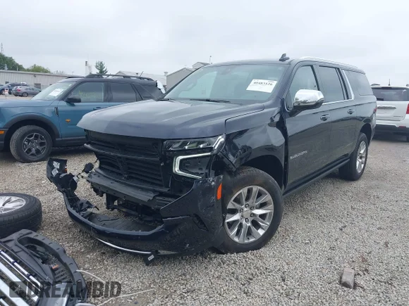 ✅ 2022 Chevrolet Suburban Premier • VIN: 1GNSKFKD4NR340736 • Lot: 40483126. Wystawiony na IAAI z przebiegiem 29 240 mil. Bezpłatny archiwum sprzedaży aukcyjnych z USA i szczegółowy raport historii pojazdu na DreamBid. Zdjęcie 2.