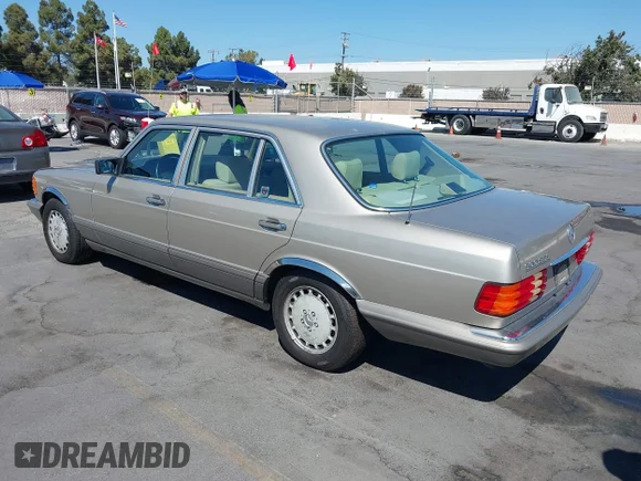 ✅ 1990 Mercedes-Benz 300 • VIN: WDBCA25D3LA536469 • Lot: 43301677. Wystawiony na IAAI z przebiegiem 117 842 mil. Bezpłatny archiwum sprzedaży aukcyjnych z USA i szczegółowy raport historii pojazdu na DreamBid. Zdjęcie 3.