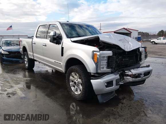 ✅ 2018 Ford F-250 XL • VIN: 1FT7W2BT5JEB25533 • Lot: 44325068. Wystawiony na IAAI z przebiegiem 124 165 mil. Bezpłatny archiwum sprzedaży aukcyjnych z USA i szczegółowy raport historii pojazdu na DreamBid. Zdjęcie 1.