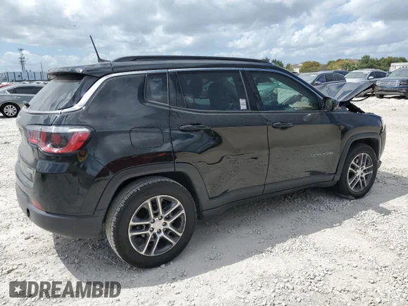 ✅ 2019 Jeep Compass Latitude • VIN: 3C4NJCBB2KT833128 • Лот: 45782303. Опубліковано раніше на Copart з пробігом 67 084 миль. Безкоштовний доступ до архіву аукціонних продажів зі США та докладний звіт про історію автомобіля на DreamBid. Зображення 3.
