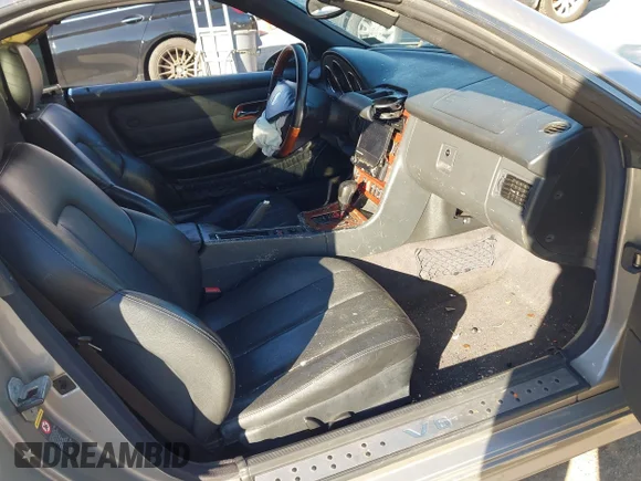 ✅ 2003 Mercedes-Benz SLK 320 • VIN: WDBKK65F73F285928 • Лот: 44124149. Опубліковано раніше на IAAI з пробігом 142 921 миль. Безкоштовний доступ до архіву аукціонних продажів зі США та докладний звіт про історію автомобіля на DreamBid. Зображення 5.