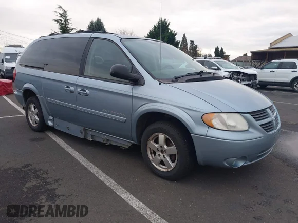 ✅ 2005 Dodge Caravan SXT • VIN: 2D4GP44LX5R534192 • Lot: 43701360. Wystawiony na IAAI z przebiegiem 85 492 mil. Bezpłatny archiwum sprzedaży aukcyjnych z USA i szczegółowy raport historii pojazdu na DreamBid. Zdjęcie 1.