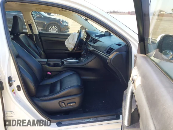 ✅ 2015 Lexus CT 200h • VIN: JTHKD5BH7F2217036 • Лот: 44300037. Опубліковано раніше на IAAI з пробігом 121 209 миль. Безкоштовний доступ до архіву аукціонних продажів зі США та докладний звіт про історію автомобіля на DreamBid. Зображення 5.
