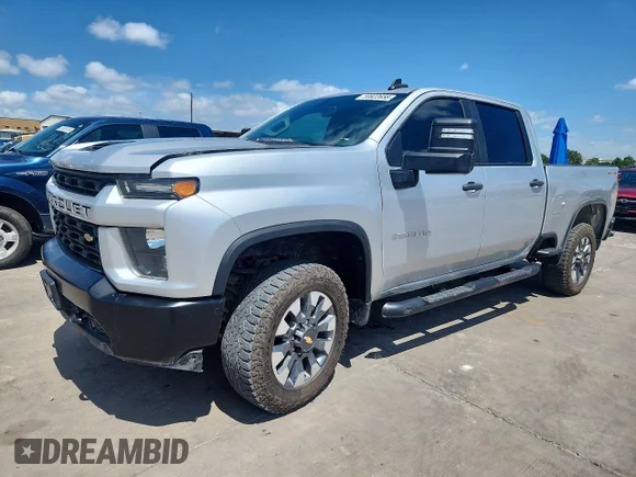 ✅ 2023 Chevrolet Silverado 2500HD Custom • VIN: 2GC4YMEY1P1727436 • Lot: 59922656. Wystawiony na Copart z przebiegiem 120 684 mil. Bezpłatny archiwum sprzedaży aukcyjnych z USA i szczegółowy raport historii pojazdu na DreamBid. Zdjęcie 1.