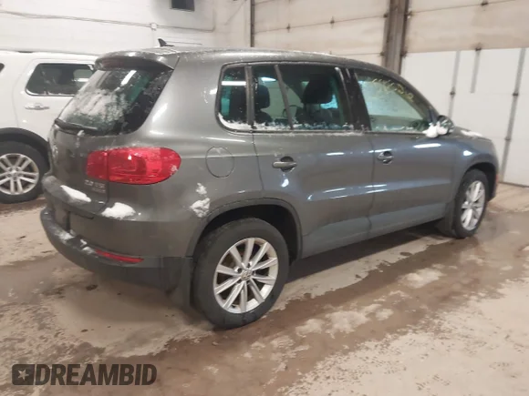 ✅ 2014 Volkswagen Tiguan S • VIN: WVGBV3AX7EW617418 • Lot: 44583306. Wystawiony na IAAI z przebiegiem 77 480 mil. Bezpłatny archiwum sprzedaży aukcyjnych z USA i szczegółowy raport historii pojazdu na DreamBid. Zdjęcie 4.