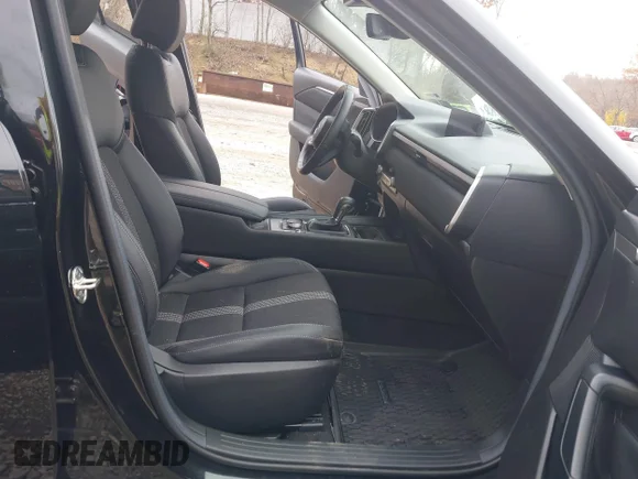 ✅ 2024 Mazda CX-50 S Preferred • VIN: 7MMVABBM1RN225350 • Lot: 43535673. Wystawiony na IAAI z przebiegiem 15 072 mil. Bezpłatny archiwum sprzedaży aukcyjnych z USA i szczegółowy raport historii pojazdu na DreamBid. Zdjęcie 5.