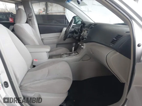 ✅ 2013 Toyota Highlander SE • VIN: 5TDZK3EH8DS140947 • Lot: 44524248. Wystawiony na IAAI z przebiegiem 169 526 mil. Bezpłatny archiwum sprzedaży aukcyjnych z USA i szczegółowy raport historii pojazdu na DreamBid. Zdjęcie 5.