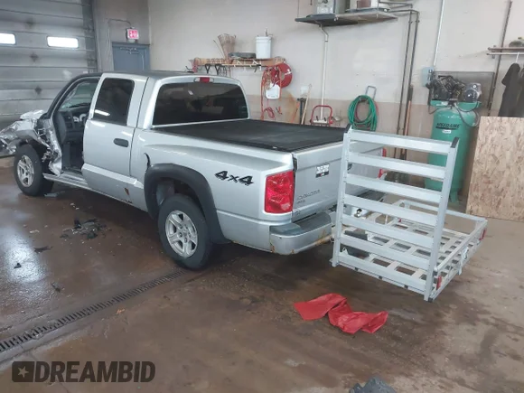 ✅ 2007 Dodge Dakota SLT • VIN: 1D7HW48KX7S103798 • Lot: 44194596. Wystawiony na IAAI z przebiegiem 173 003 mil. Bezpłatny archiwum sprzedaży aukcyjnych z USA i szczegółowy raport historii pojazdu na DreamBid. Zdjęcie 3.