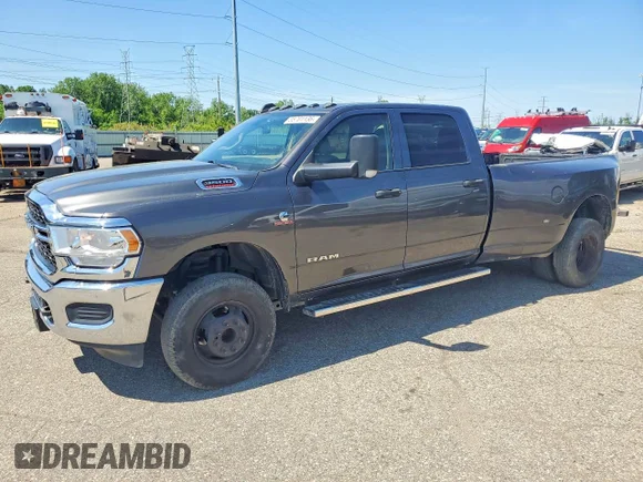 ✅ 2019 Ram 3500 Tradesman • VIN: 3C63RRGL5KG648415 • Лот: 55701136. Опубліковано раніше на Copart з пробігом 131 363 миль. Безкоштовний доступ до архіву аукціонних продажів зі США та докладний звіт про історію автомобіля на DreamBid. Зображення 1.
