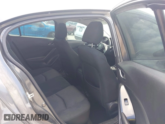 ✅ 2018 Mazda 3 Sport • VIN: 3MZBN1U7XJM250672 • Lot: 44833093. Wystawiony na IAAI z przebiegiem 93 010 mil. Bezpłatny archiwum sprzedaży aukcyjnych z USA i szczegółowy raport historii pojazdu na DreamBid. Zdjęcie 8.