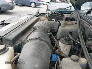 ✅ 1998 Ford Expedition XLT • VIN: 1FMPU18L7WLB22719 • Lot: 42777556. Wystawiony na IAAI z przebiegiem 274 700 mil. Bezpłatny archiwum sprzedaży aukcyjnych z USA i szczegółowy raport historii pojazdu na DreamBid. Zdjęcie 20.