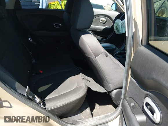 ✅ 2016 Kia Soul • VIN: KNDJN2A27G7245199 • Lot: 44916540. Wystawiony na IAAI z przebiegiem 62 379 mil. Bezpłatny archiwum sprzedaży aukcyjnych z USA i szczegółowy raport historii pojazdu na DreamBid. Zdjęcie 8.