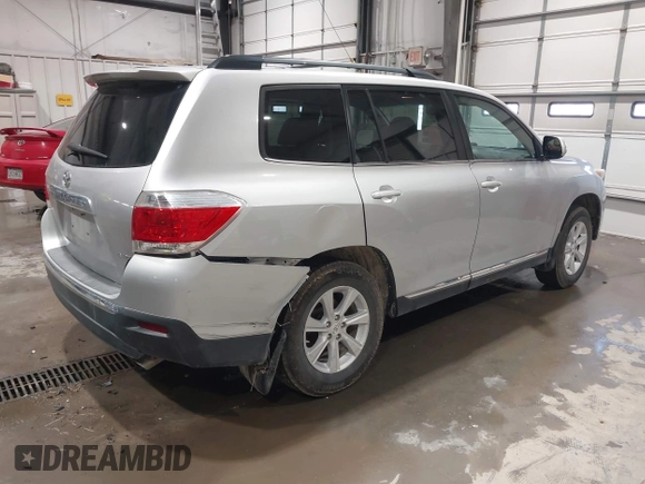 ✅ 2012 Toyota Highlander SE • VIN: 5TDBK3EH5CS127122 • Лот: 44600467. Опубликован ранее на IAAI с пробегом 227 292 миль. Бесплатный доступ к архиву аукционных продаж из США и подробный отчёт об истории автомобиля на DreamBid. Изображение 4.