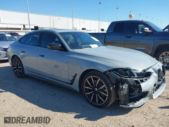 ✅ 2025 BMW 4 Series 430i xDrive • VIN: WBA33FB00SFV39770 • Lot: 43567621. Wystawiony na IAAI z przebiegiem 3 343 mil. Bezpłatny archiwum sprzedaży aukcyjnych z USA i szczegółowy raport historii pojazdu na DreamBid. Zdjęcie 1.