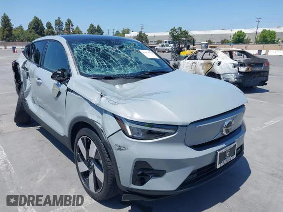 ✅ 2024 Volvo C40 Plus • VIN: YV4ER3GL0R2103611 • Lot: 42473024. Listed on IAAI with 10,664 mi. Free auction sales archive from the USA and detailed vehicle history report at DreamBid. Image 6.