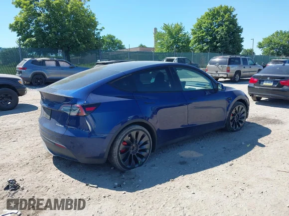 ✅ 2025 Tesla Model Y Performance • VIN: 7SAYGDEF2SF309172 • Lot: 45208135. Wystawiony na IAAI z przebiegiem 22 413 mil. Bezpłatny archiwum sprzedaży aukcyjnych z USA i szczegółowy raport historii pojazdu na DreamBid. Zdjęcie 4.