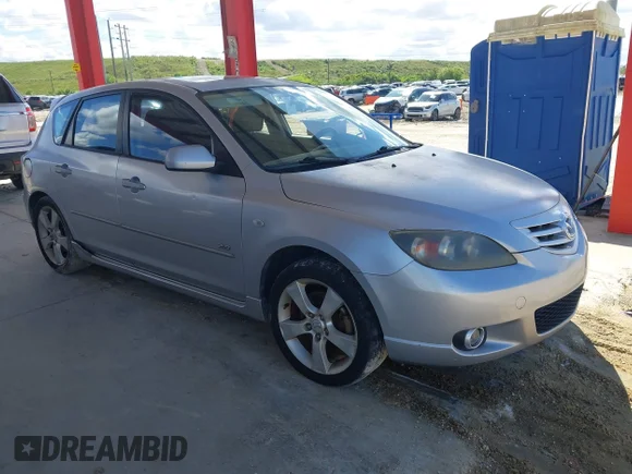✅ 2006 Mazda 3 s • VIN: JM1BK143261521298 • Lot: 43362235. Wystawiony na IAAI z przebiegiem 179 816 mil. Bezpłatny archiwum sprzedaży aukcyjnych z USA i szczegółowy raport historii pojazdu na DreamBid. Zdjęcie 1.