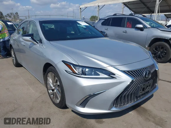 ✅ 2020 Lexus ES 350 Luxury • VIN: 58AEZ1B11LU054626 • Лот: 43186273. Опубликован ранее на IAAI с пробегом 85 007 миль. Бесплатный доступ к архиву аукционных продаж из США и подробный отчёт об истории автомобиля на DreamBid. Изображение 1.