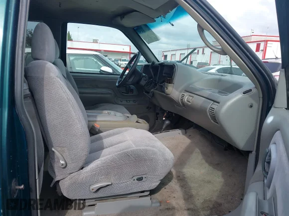 ✅ 1995 Chevrolet Silverado 1500 • VIN: 1GCEK19K1SE158735 • Lot: 44368575. Wystawiony na IAAI z przebiegiem 282 360 mil. Bezpłatny archiwum sprzedaży aukcyjnych z USA i szczegółowy raport historii pojazdu na DreamBid. Zdjęcie 5.