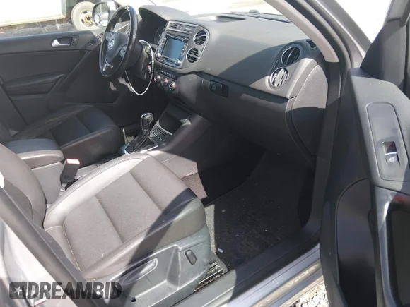 ✅ 2013 Volkswagen Tiguan S • VIN: WVGBV3AX6DW067966 • Lot: 45205984. Wystawiony na IAAI z przebiegiem 125 790 mil. Bezpłatny archiwum sprzedaży aukcyjnych z USA i szczegółowy raport historii pojazdu na DreamBid. Zdjęcie 5.