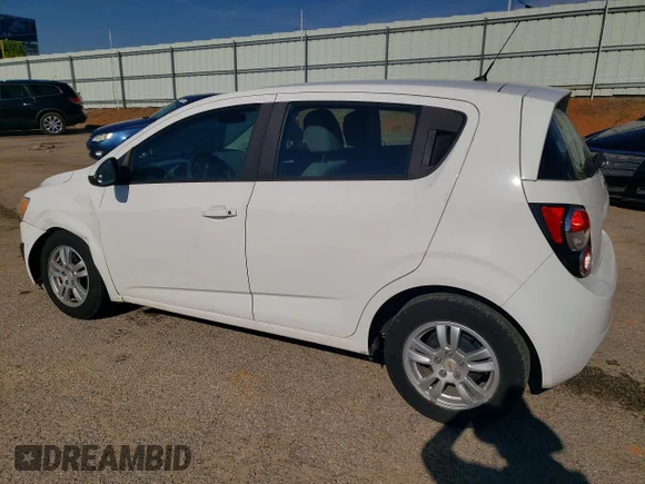 ✅ 2012 Chevrolet Sonic LS • VIN: 1G1JA6SH8C4162830 • Лот: 55717156. Опубликован ранее на Copart с пробегом 97 532 миль. Бесплатный доступ к архиву аукционных продаж из США и подробный отчёт об истории автомобиля на DreamBid. Изображение 2.