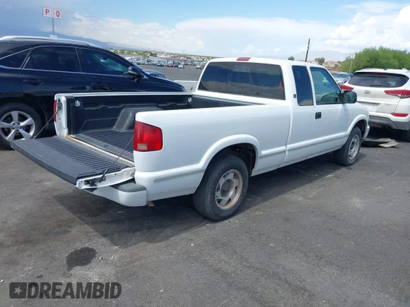 ✅ 1998 GMC Sonoma SLS • VIN: 1GTCS1947W8534075 • Lot: 43159337. Listed on IAAI with 267,631 mi. Free auction sales archive from the USA and detailed vehicle history report at DreamBid. Image 4.
