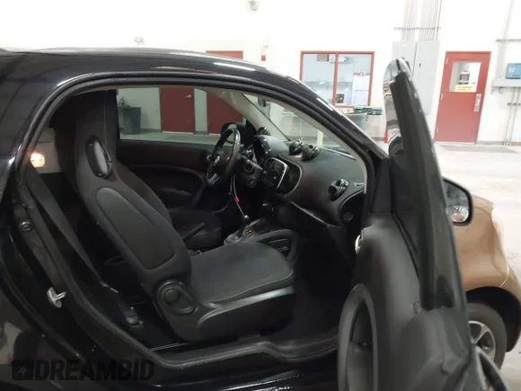 ✅ 2016 Smart fortwo Prime • VIN: WMEFJ5DA9GK070068 • Лот: 43165583. Опубліковано раніше на IAAI з пробігом 46 776 миль. Безкоштовний доступ до архіву аукціонних продажів зі США та докладний звіт про історію автомобіля на DreamBid. Зображення 5.